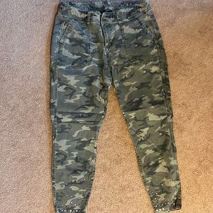 Camo studded crop pants